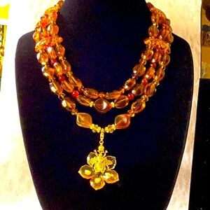 Three Row Resin Amber Beads Necklace Flower Lucite Bee Pendant